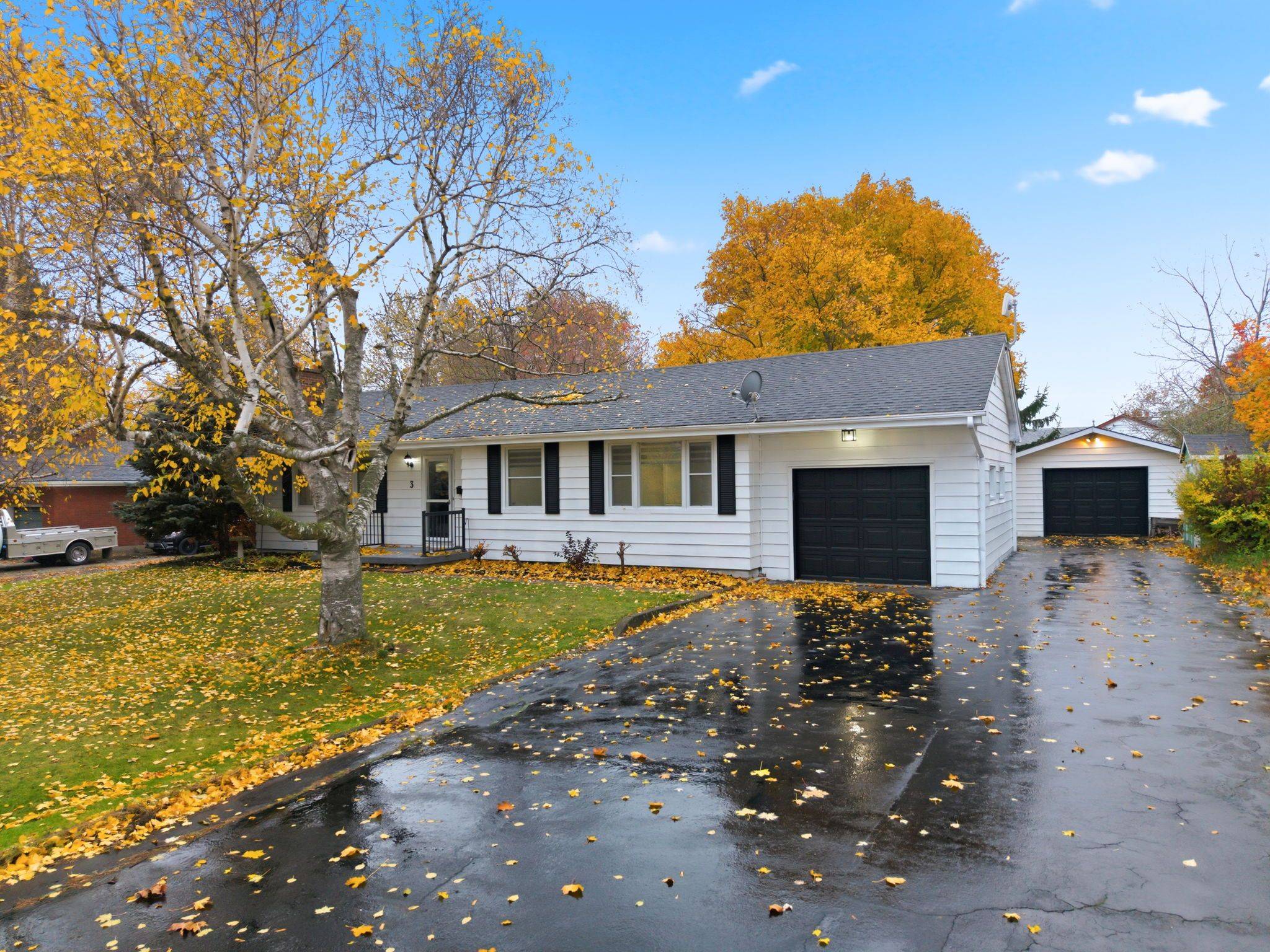 Hamilton, ON L9H 7K9,3 Algonquin AVE