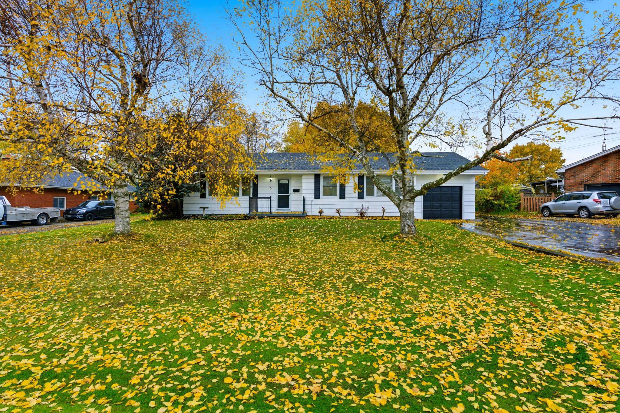 Hamilton, ON L9H 7K9,3 Algonquin AVE