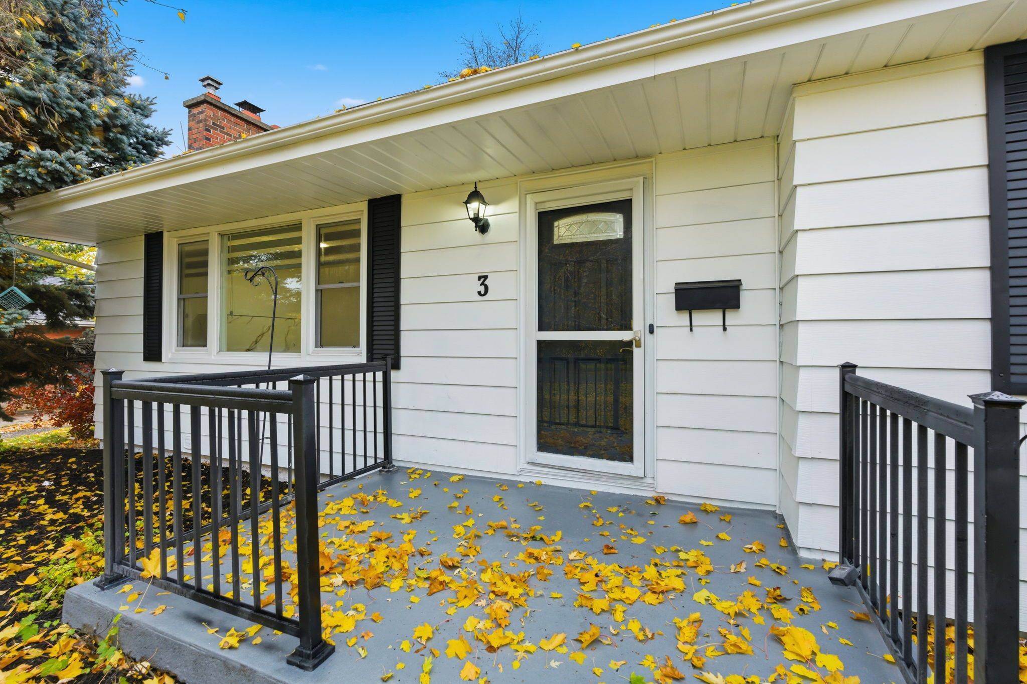 Hamilton, ON L9H 7K9,3 Algonquin AVE