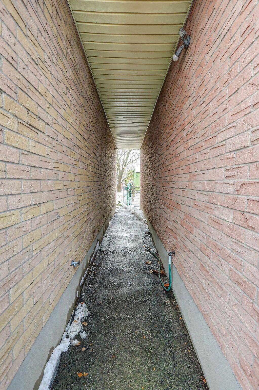 London South, ON N6E 2W1,72 Adswood RD