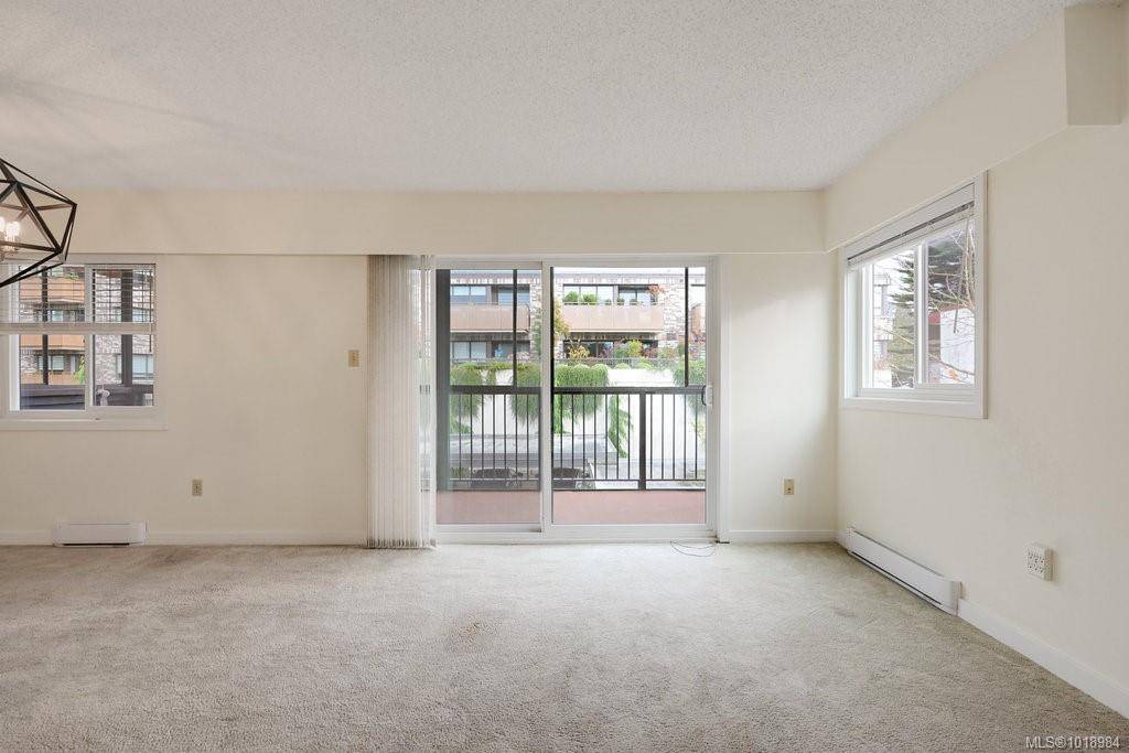 Victoria, BC V8V 4H3,1039 Linden Ave #302