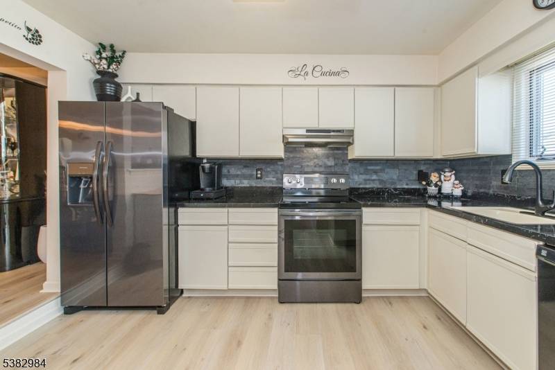 Caldwell Boro Twp., NJ 07006,5 Domessina Ln #E1