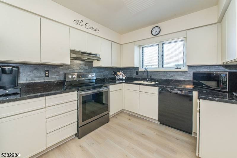 Caldwell Boro Twp., NJ 07006,5 Domessina Ln #E1