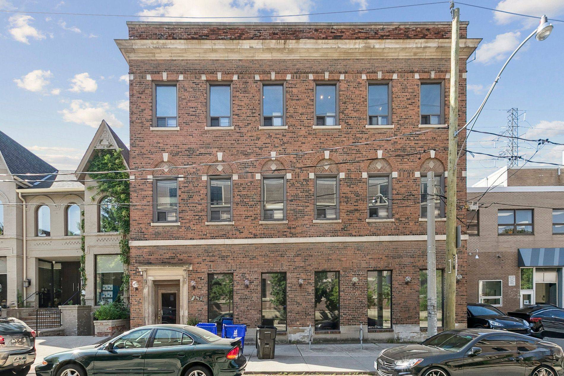 Toronto C02, ON M4V 1A4,287 Macpherson AVE