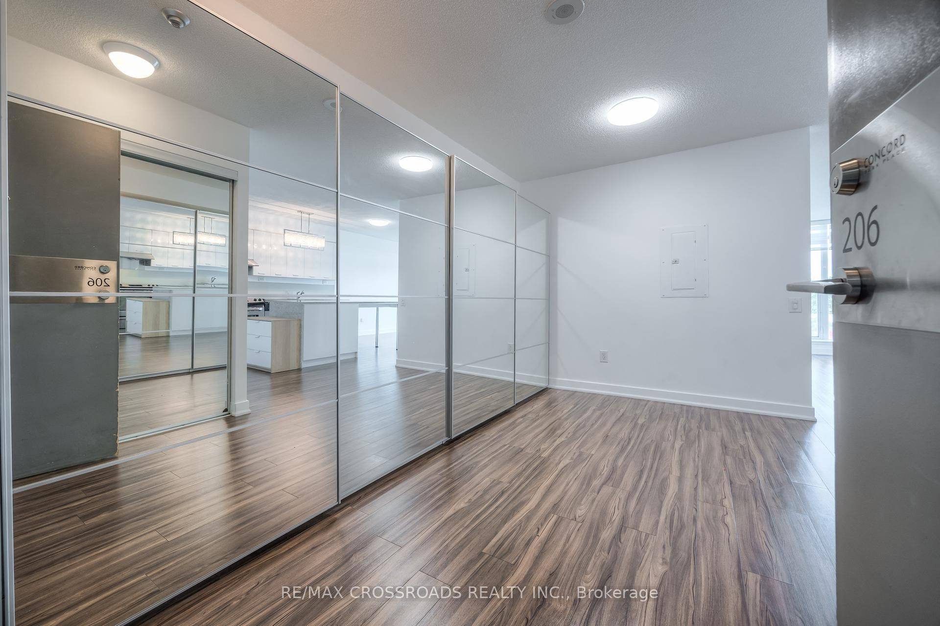 Toronto C15, ON M2K 0B1,15 Singer CT #206