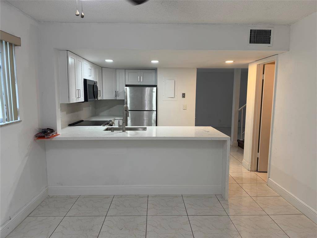 Tamarac, FL 33321,8031 Lagos De Campo Blvd #L-3