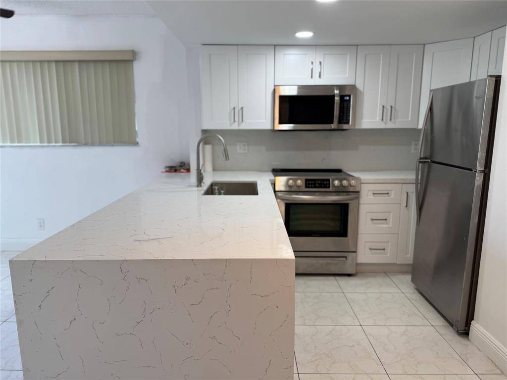 Tamarac, FL 33321,8031 Lagos De Campo Blvd #L-3