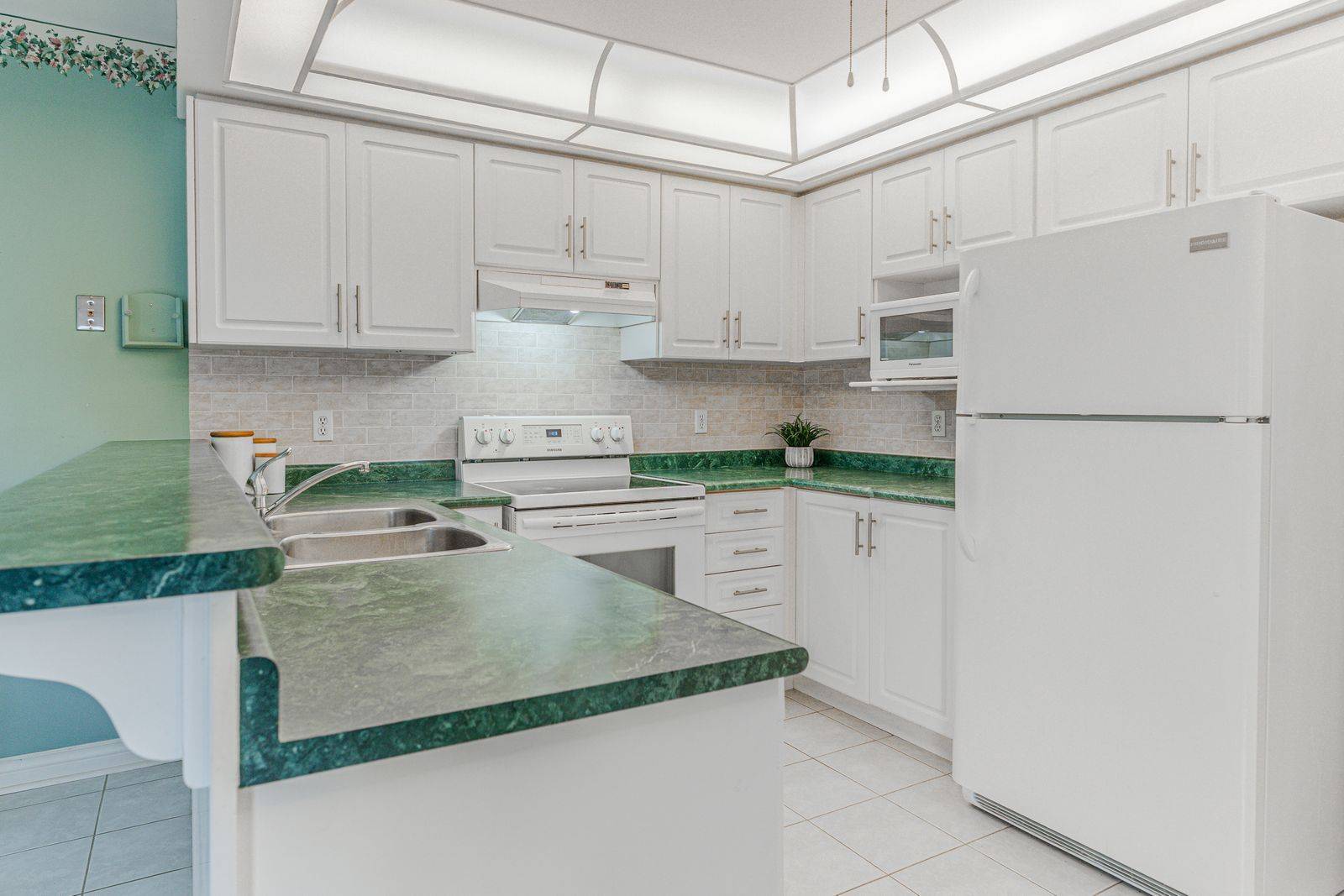 Barrie, ON L4N 7X7,465 Ferndale DR N