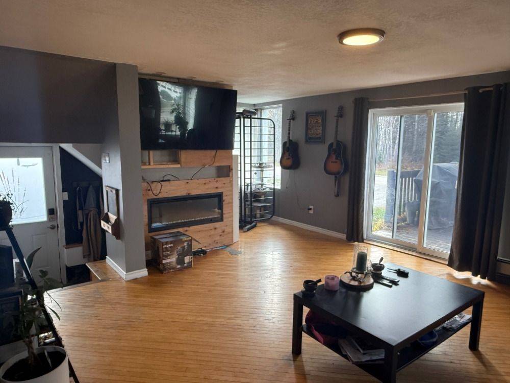 Timmins, ON P4N 7C2,24 Hazelnut ST