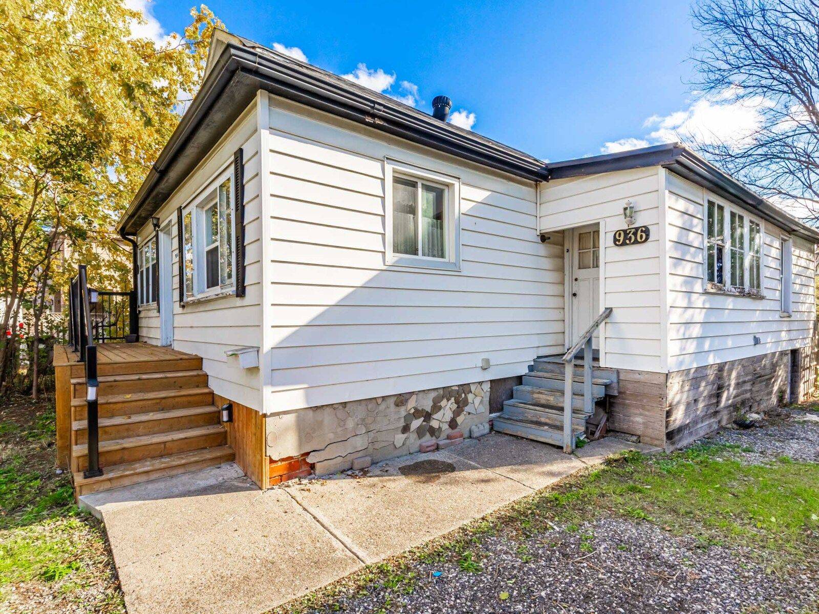 Mississauga, ON L5E 1A8,936 First ST