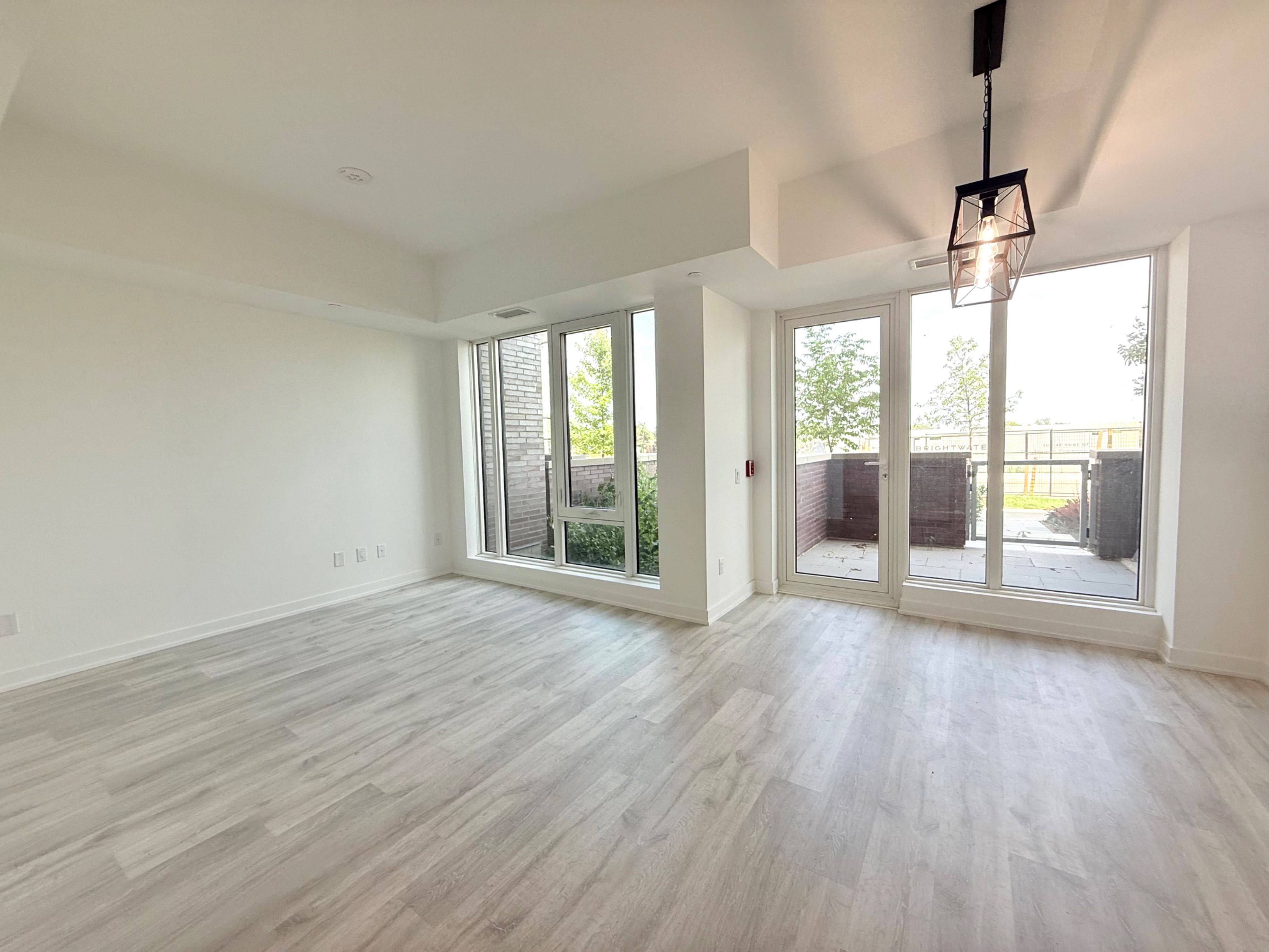 Mississauga, ON L5H 0A9,220 Missinnihe WAY #TH104