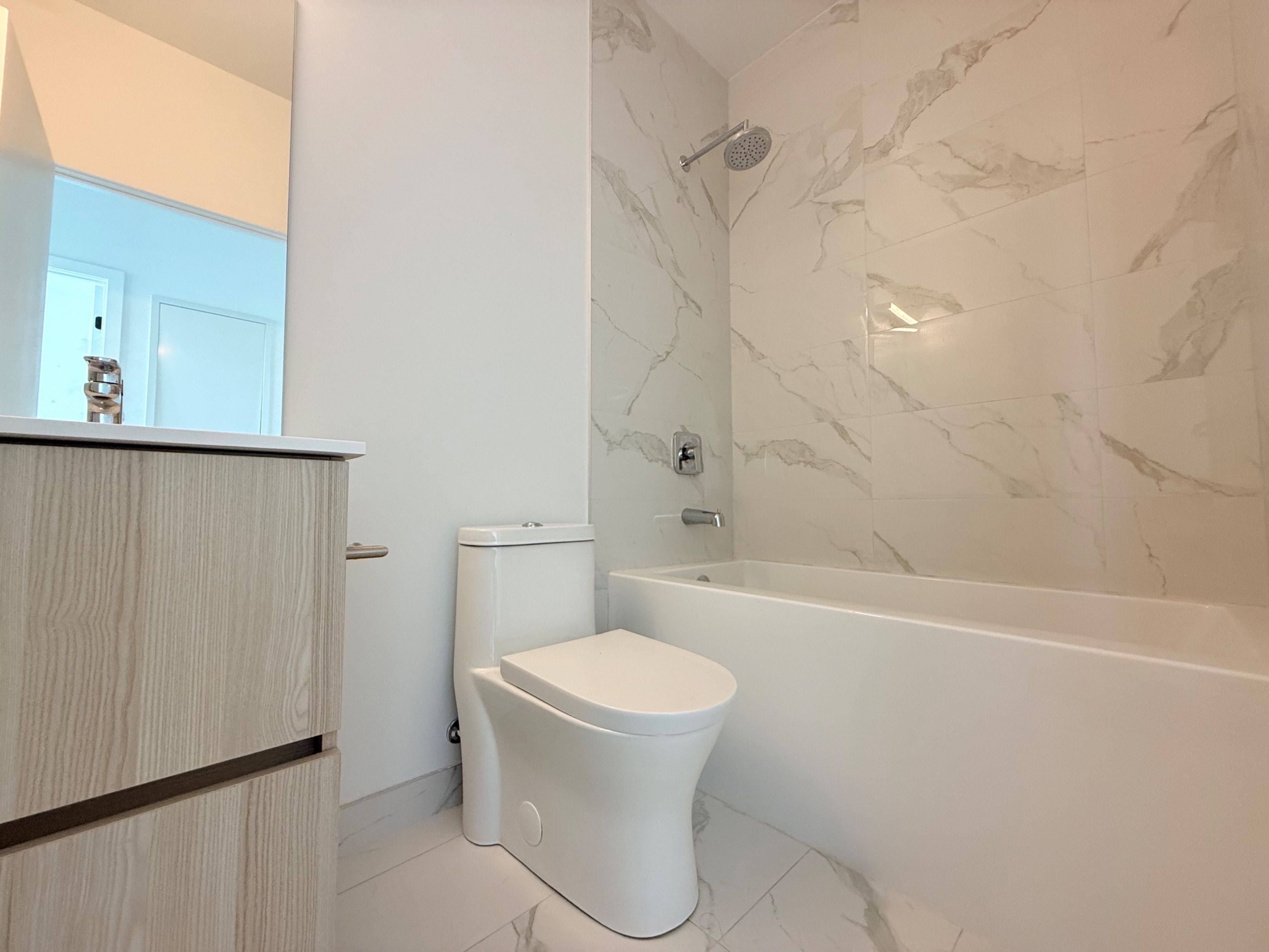 Mississauga, ON L5H 0A9,220 Missinnihe WAY #TH104