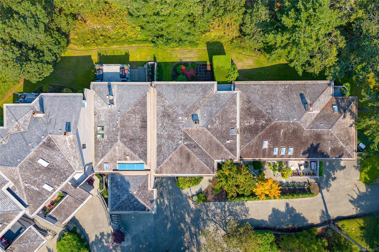 Saanich, BC V8N 5X5,2829 Arbutus Rd #109