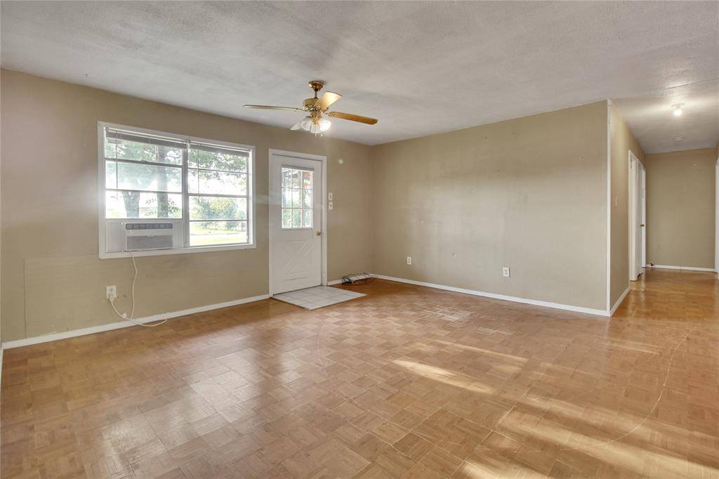 Weatherford, TX 76088,319 Green Acres Road