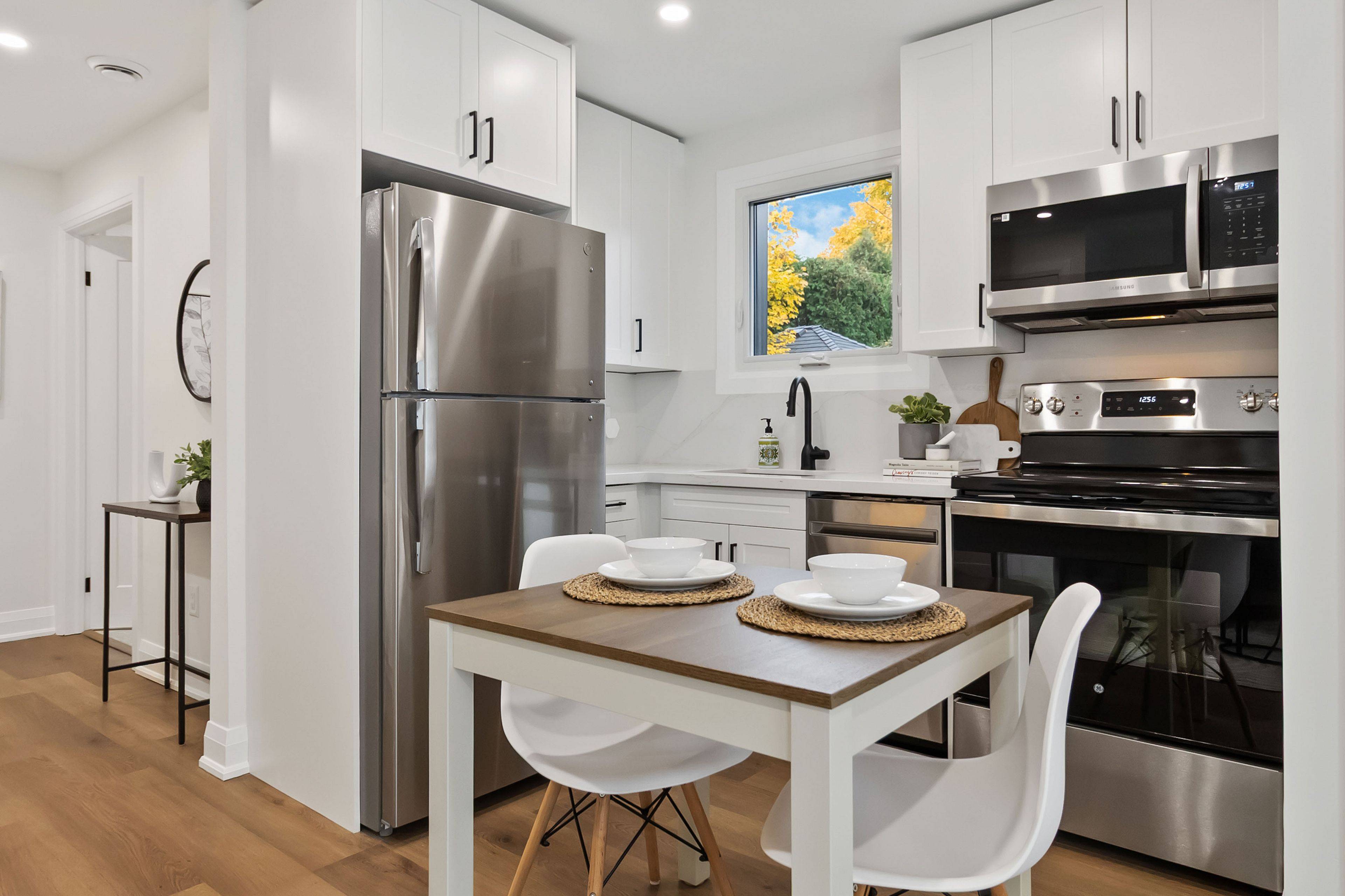 Burlington, ON L7M 1G3,1332 Majestic DR #2