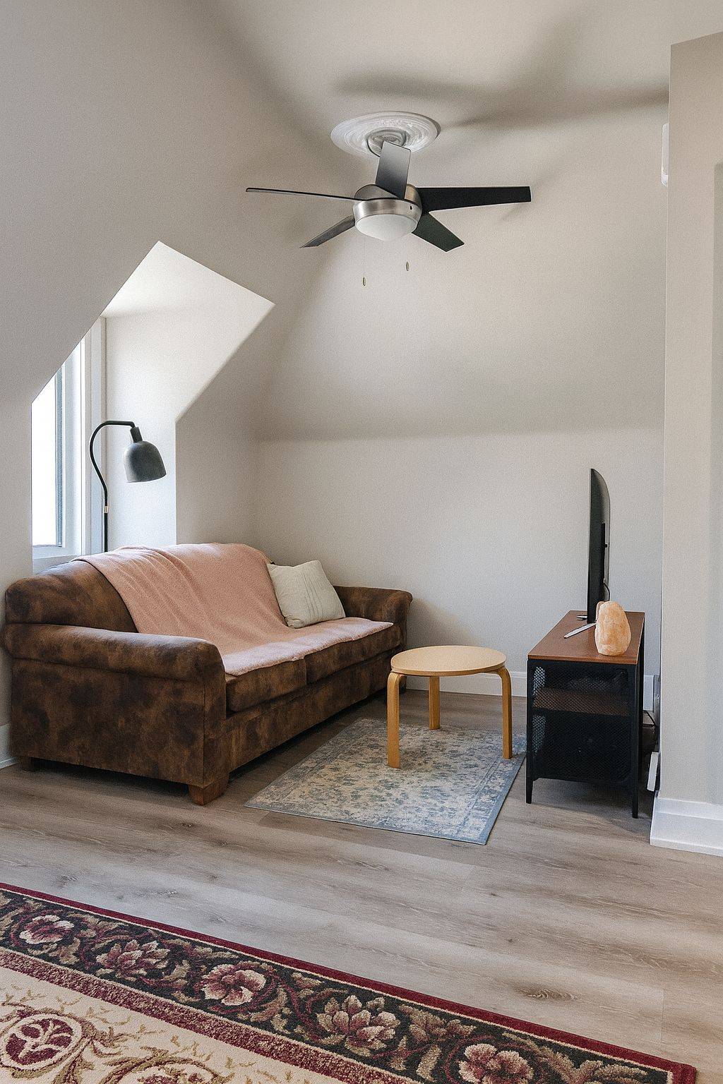 Ottawa Centre, ON K2P 0H4,12 SOMERSET ST W #3