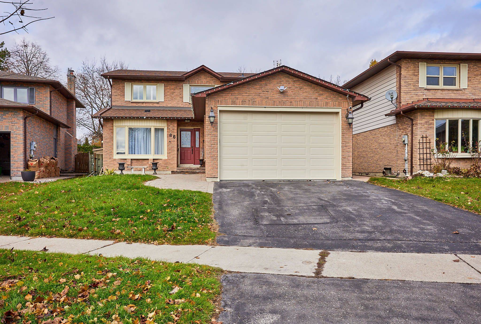 Whitby, ON L1N 6W5,86 Robinson CRES