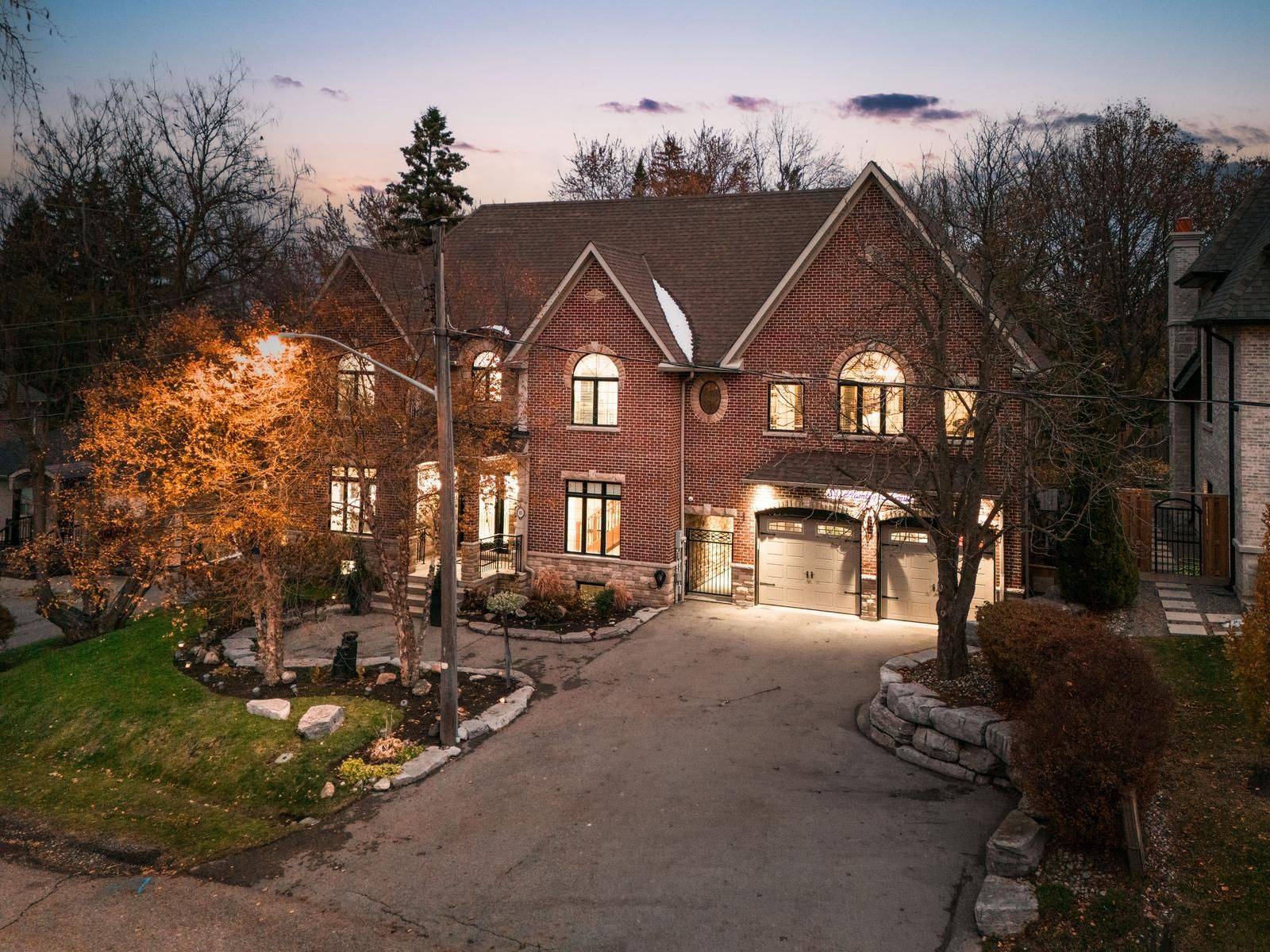 King, ON L7B 1J1,83 Hambly AVE