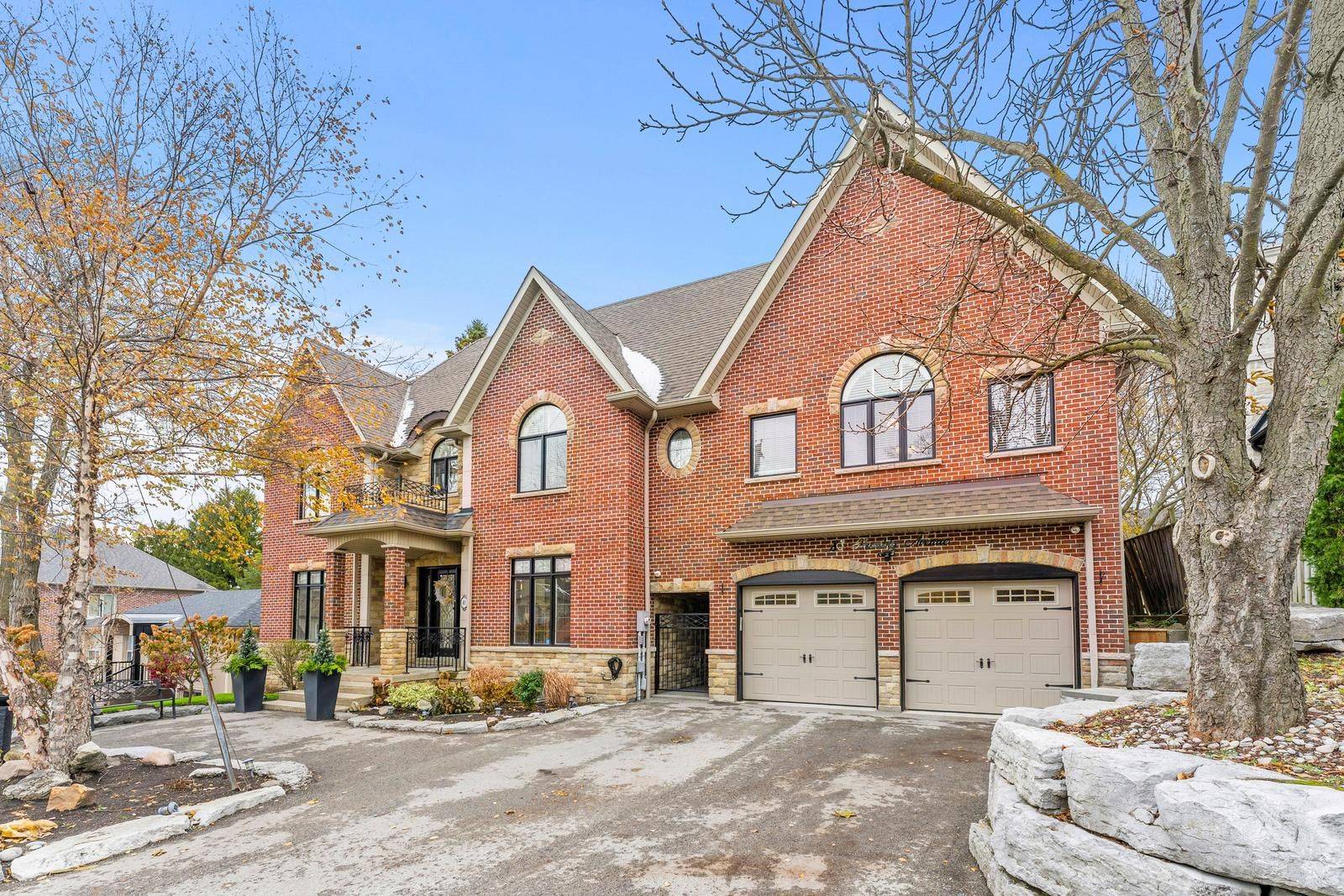 King, ON L7B 1J1,83 Hambly AVE