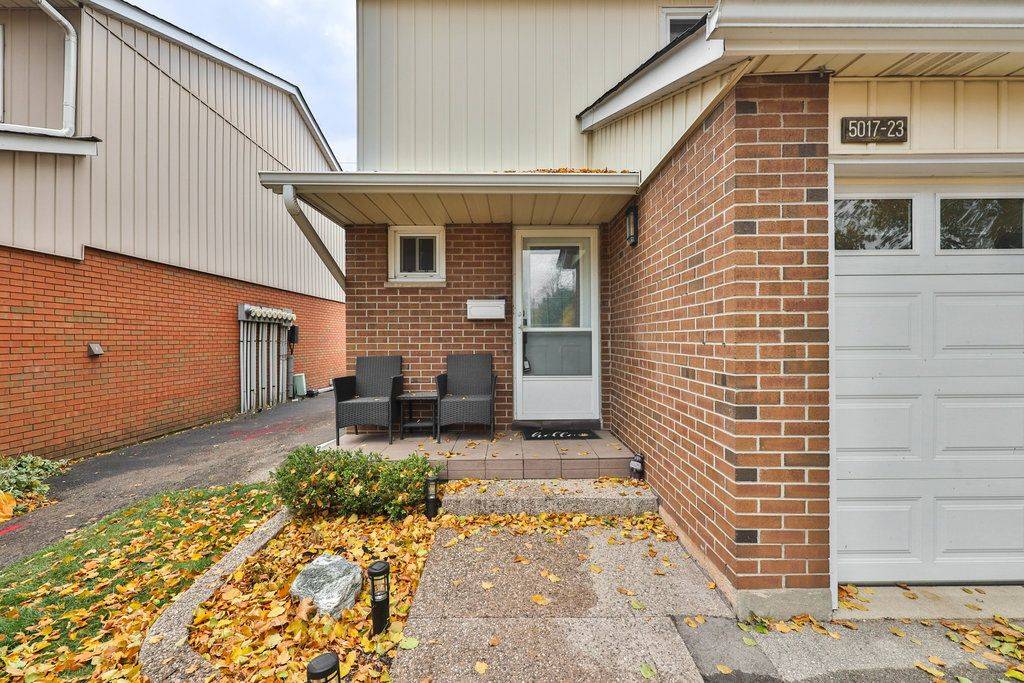 Burlington, ON L7L 5J6,5017 Pinedale AVE #23