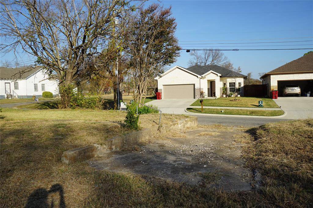 Bonham, TX 75418,1227 Maple Street