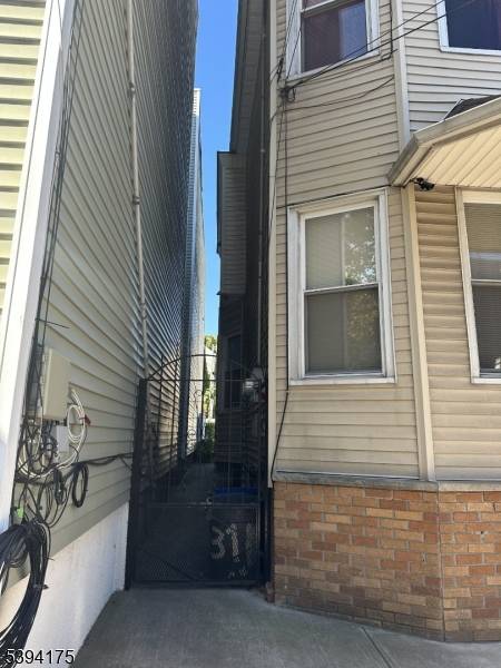 Newark City, NJ 07105,31 Read St