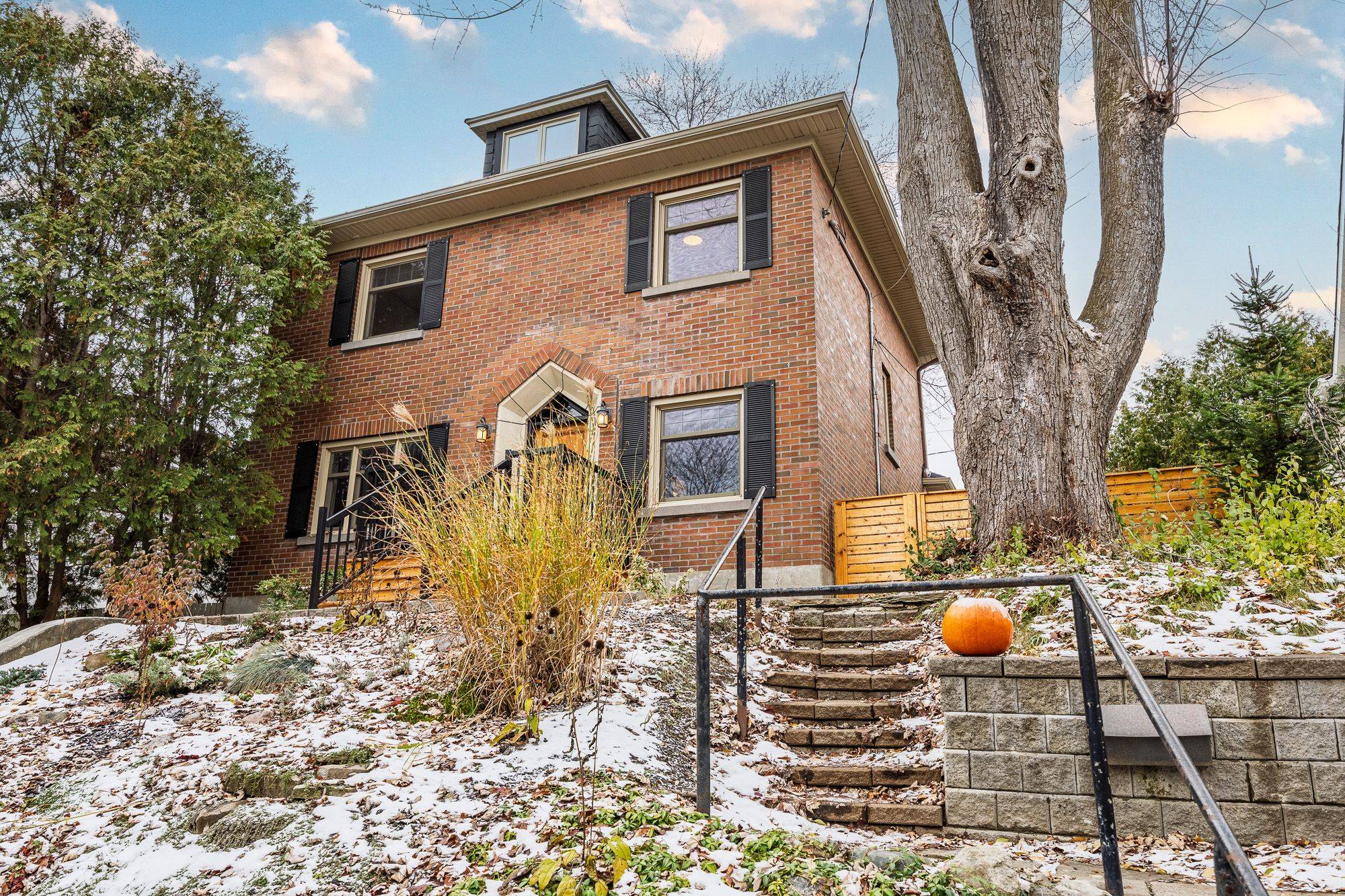 Dows Lake - Civic Hospital And Area, ON K1Y 1Y2,268 Fairmont AVE