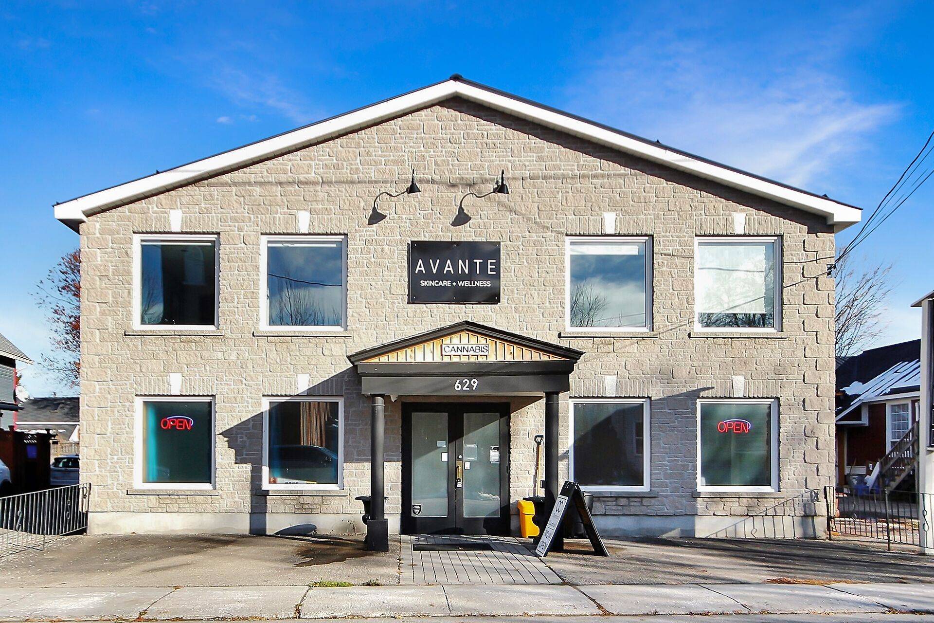 Merrickville-wolford, ON K0G 1N0,629 St Lawrence ST