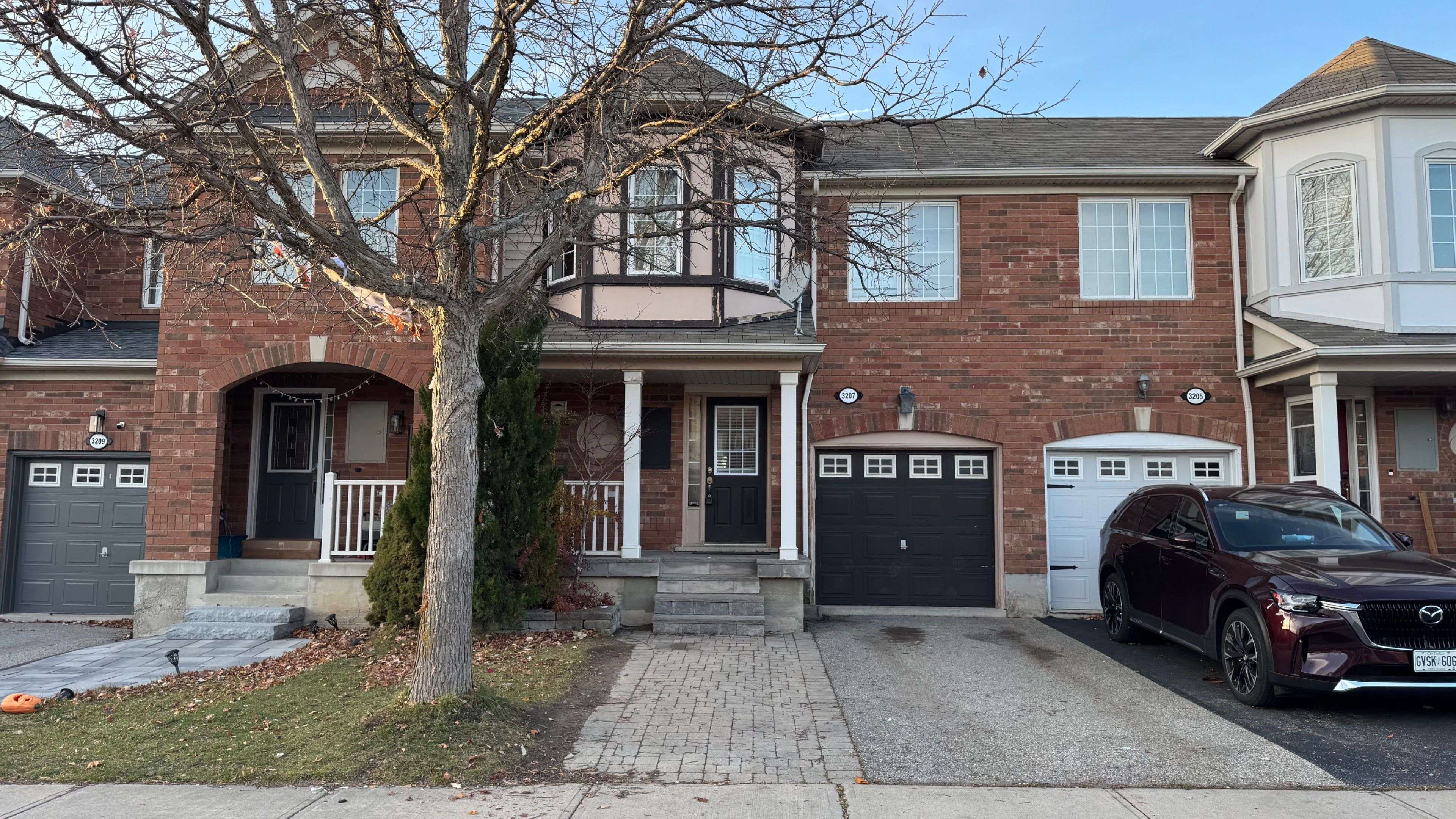 Oakville, ON L6M 5H7,3207 Stornoway CIR
