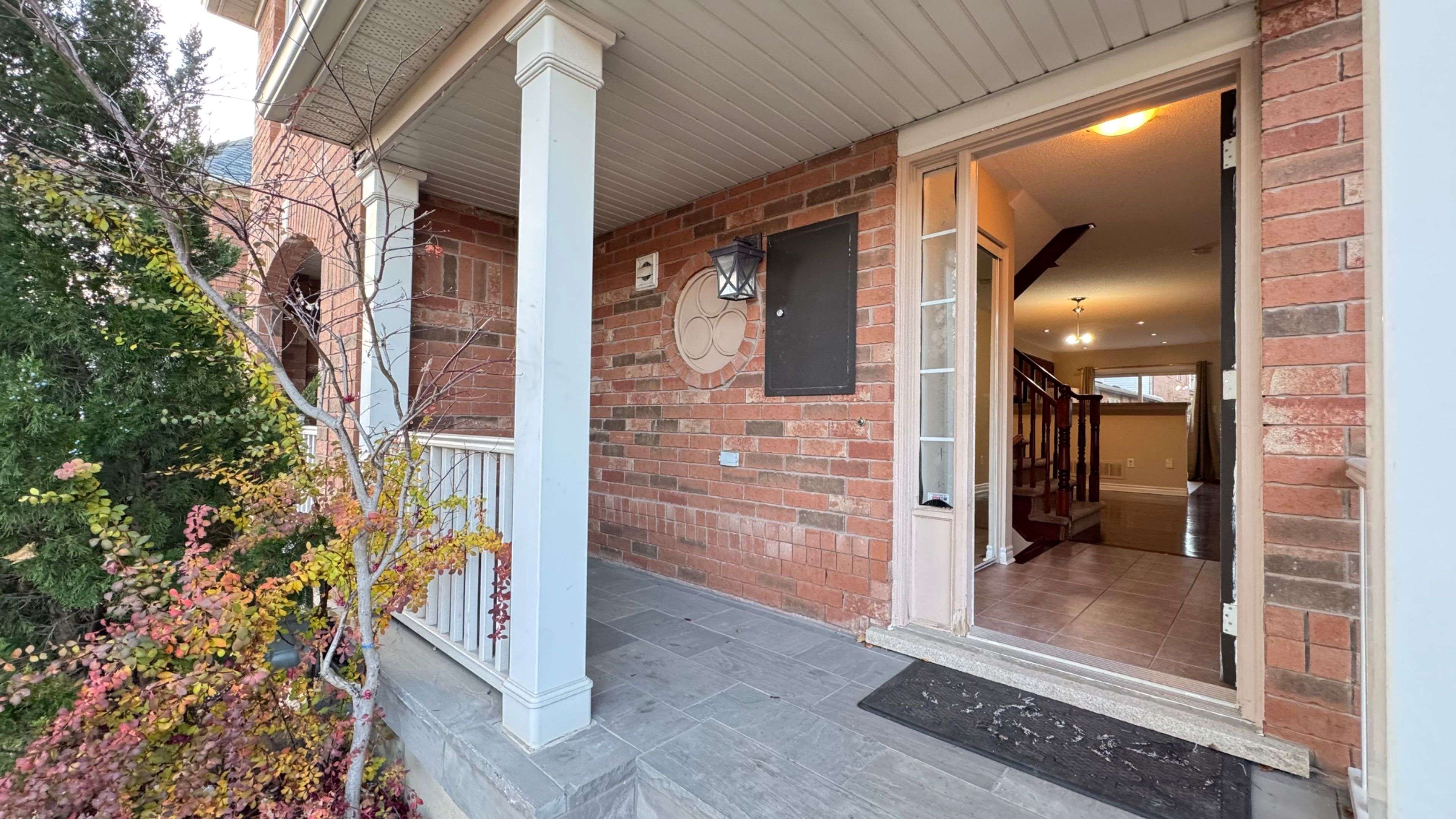 Oakville, ON L6M 5H7,3207 Stornoway CIR