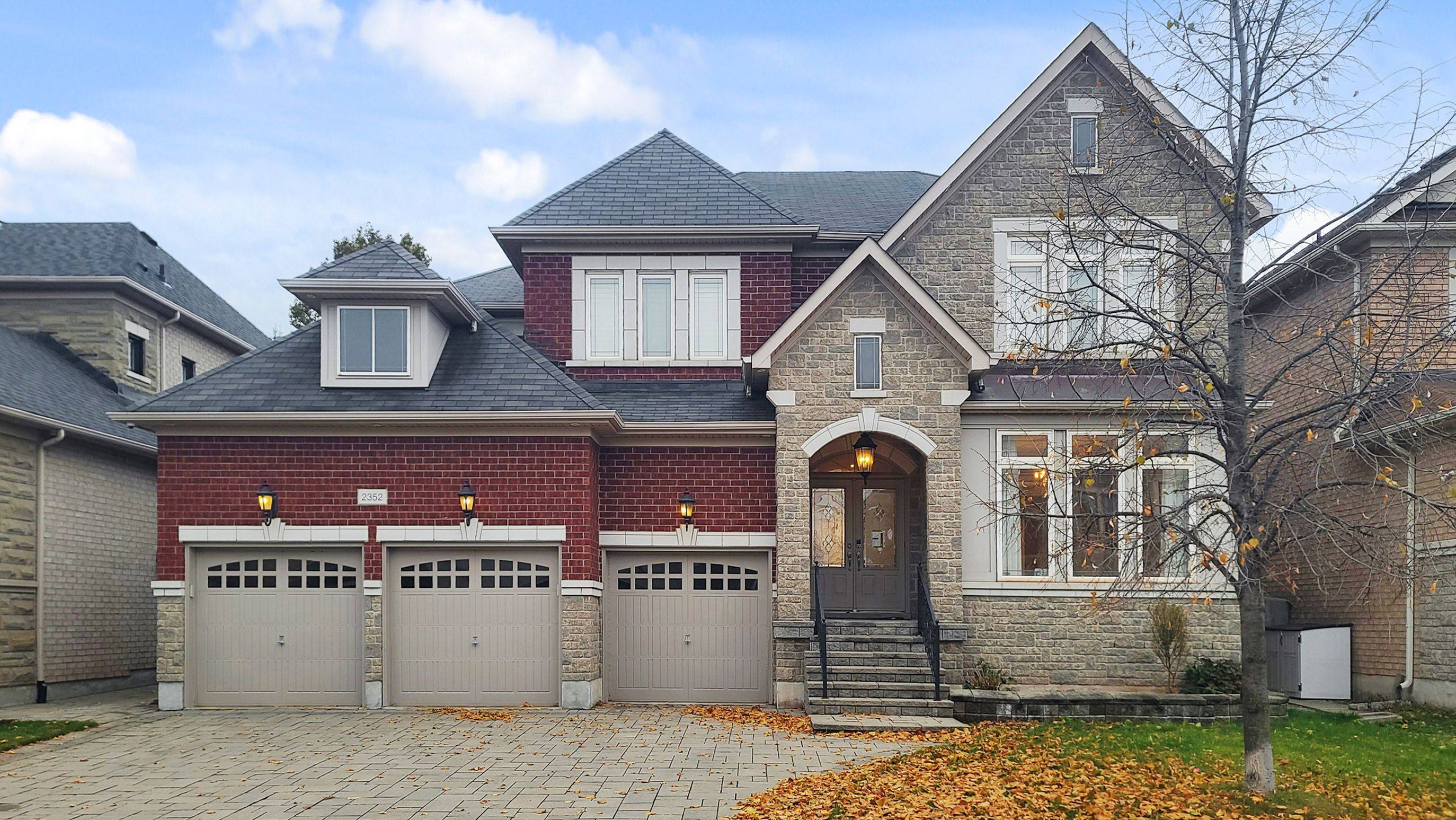 Oakville, ON L6H 0A9,2352 Delnice DR