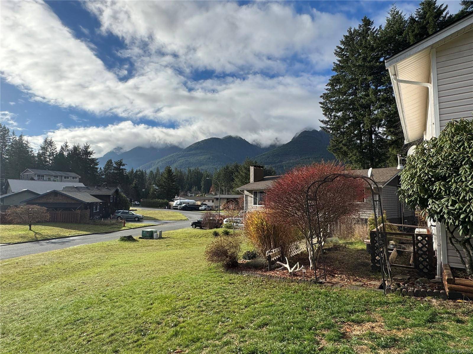 Gold River, BC V0P 1G0,594 Hummingbird Lane