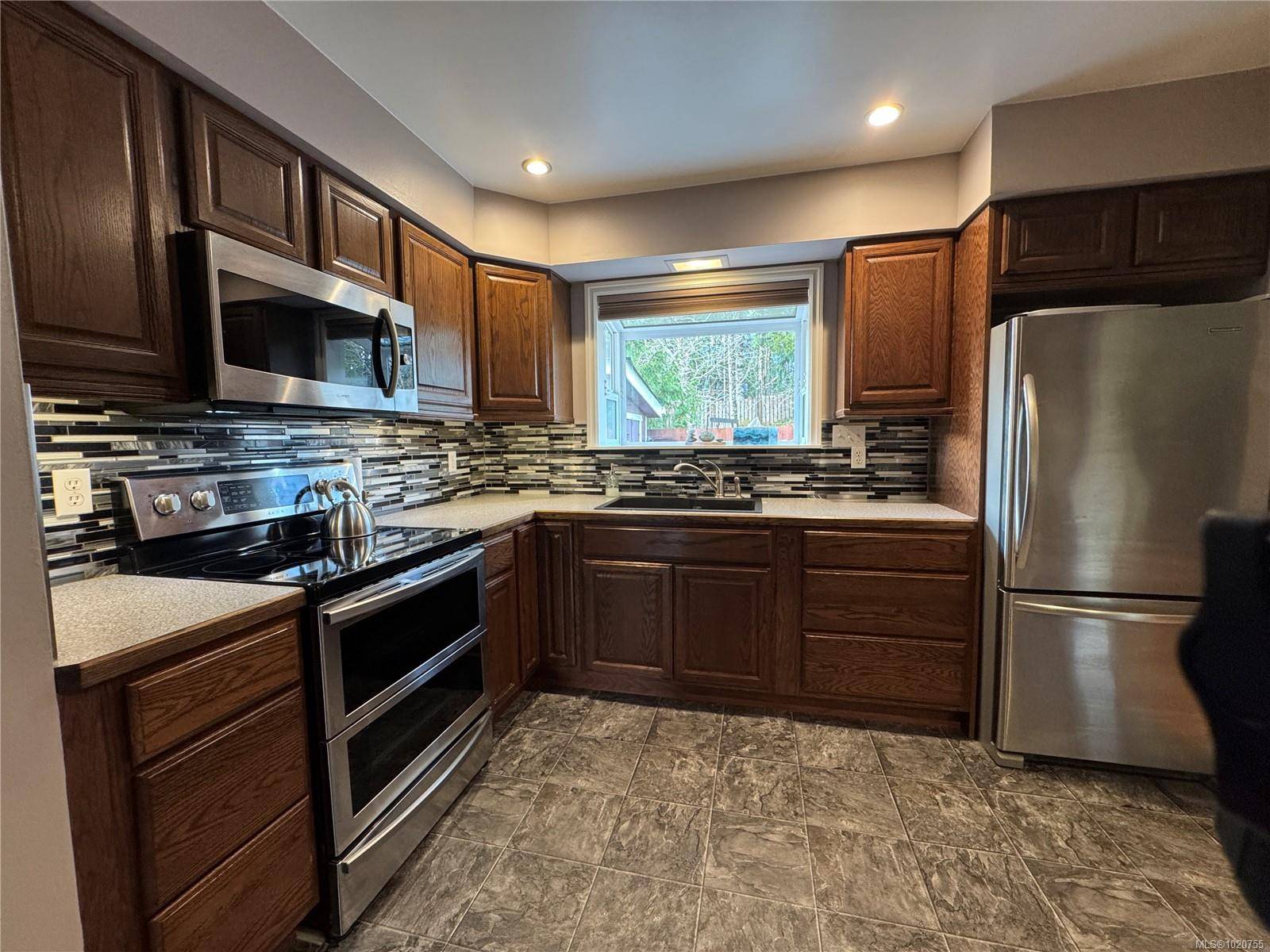 Gold River, BC V0P 1G0,594 Hummingbird Lane