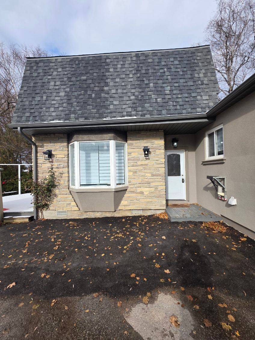 Newmarket, ON L3Y 3G7,30 Howard DR #Back unit