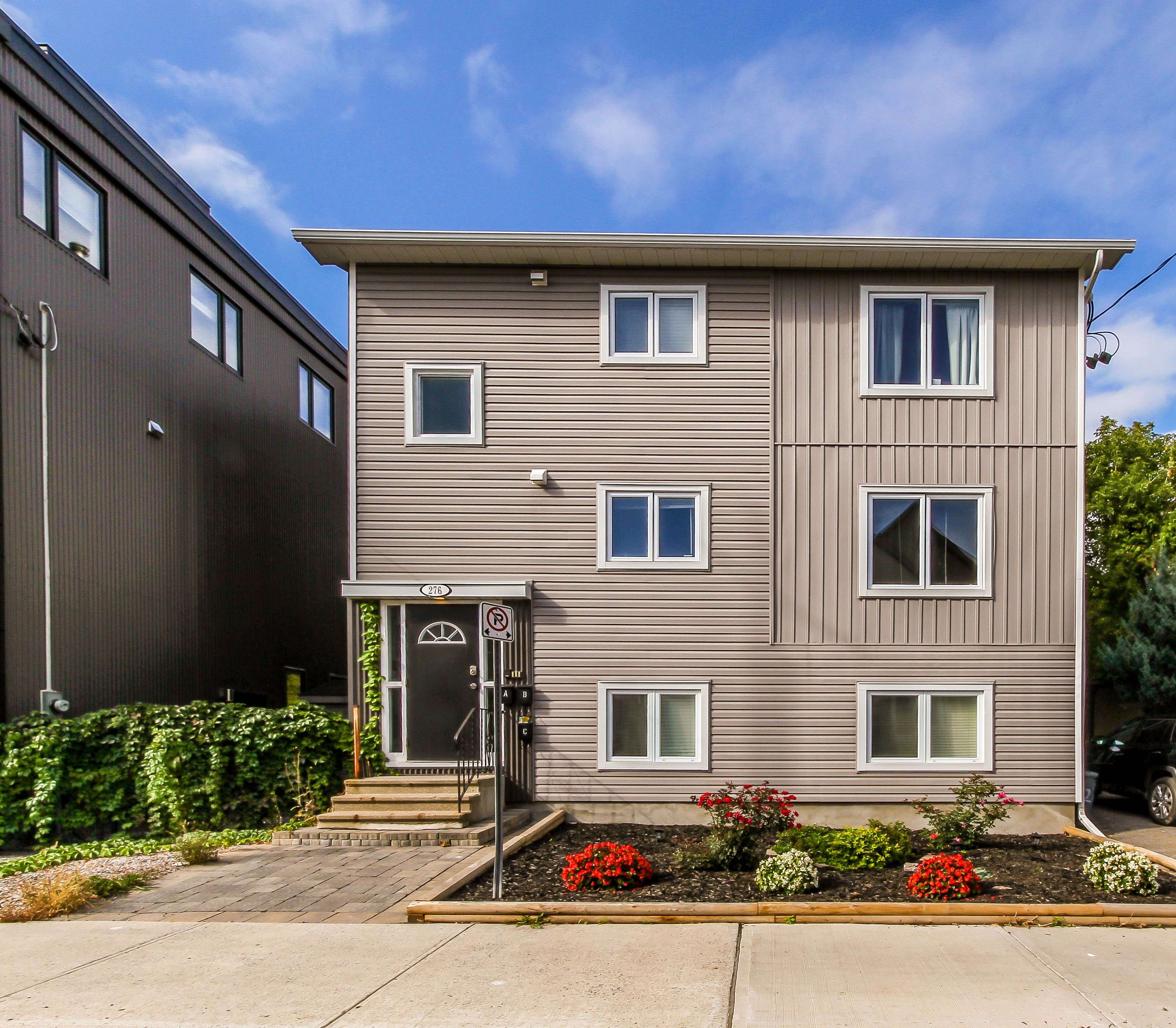 West Centre Town, ON K1Y 1N9,276 CARRUTHERS AVE #A