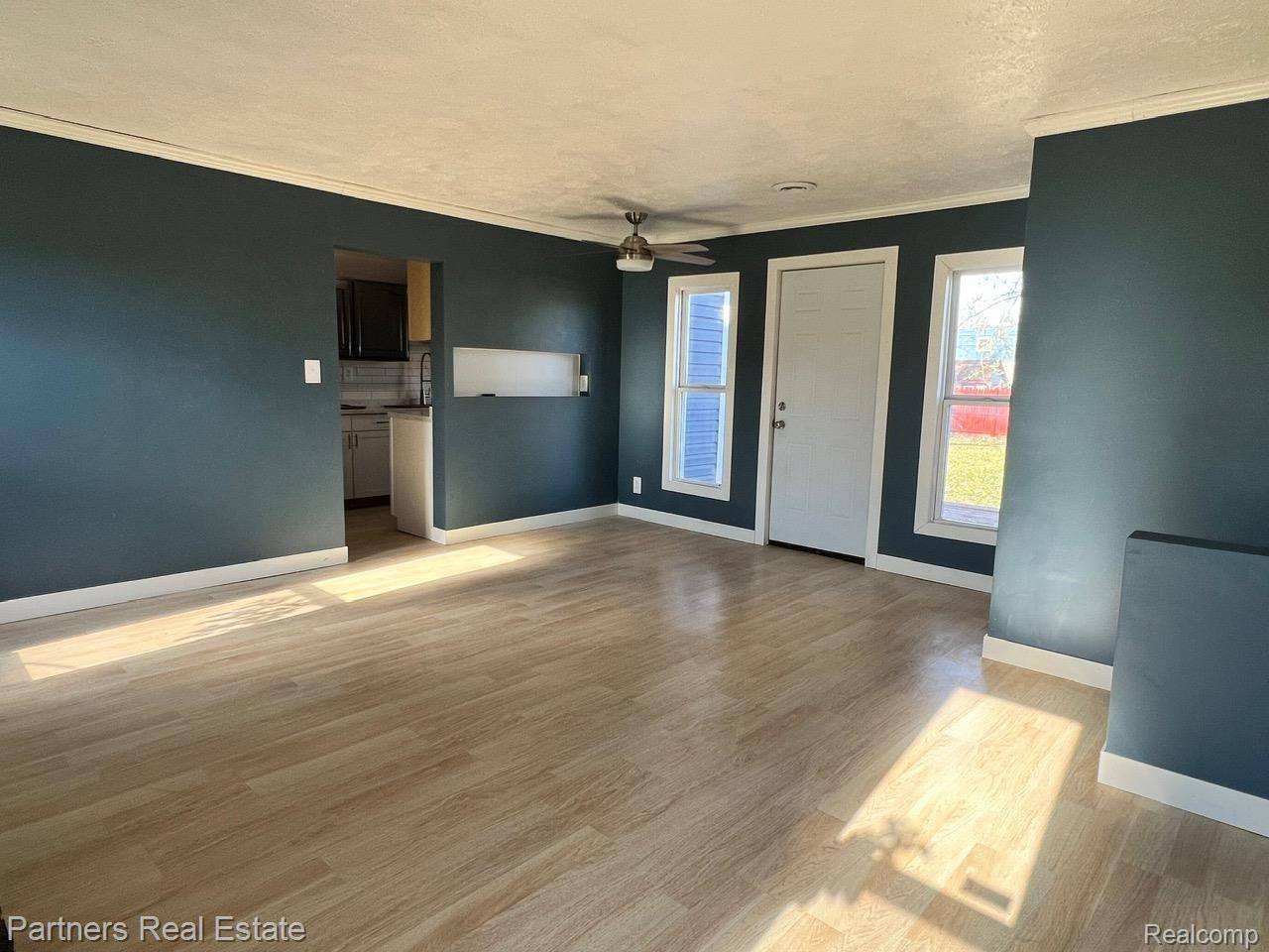 Livonia, MI 48152,27516 Long ST