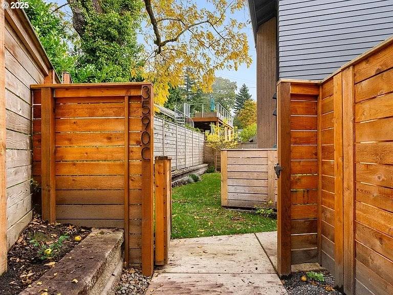 Portland, OR 97221,3590 SW PATTON RD #C