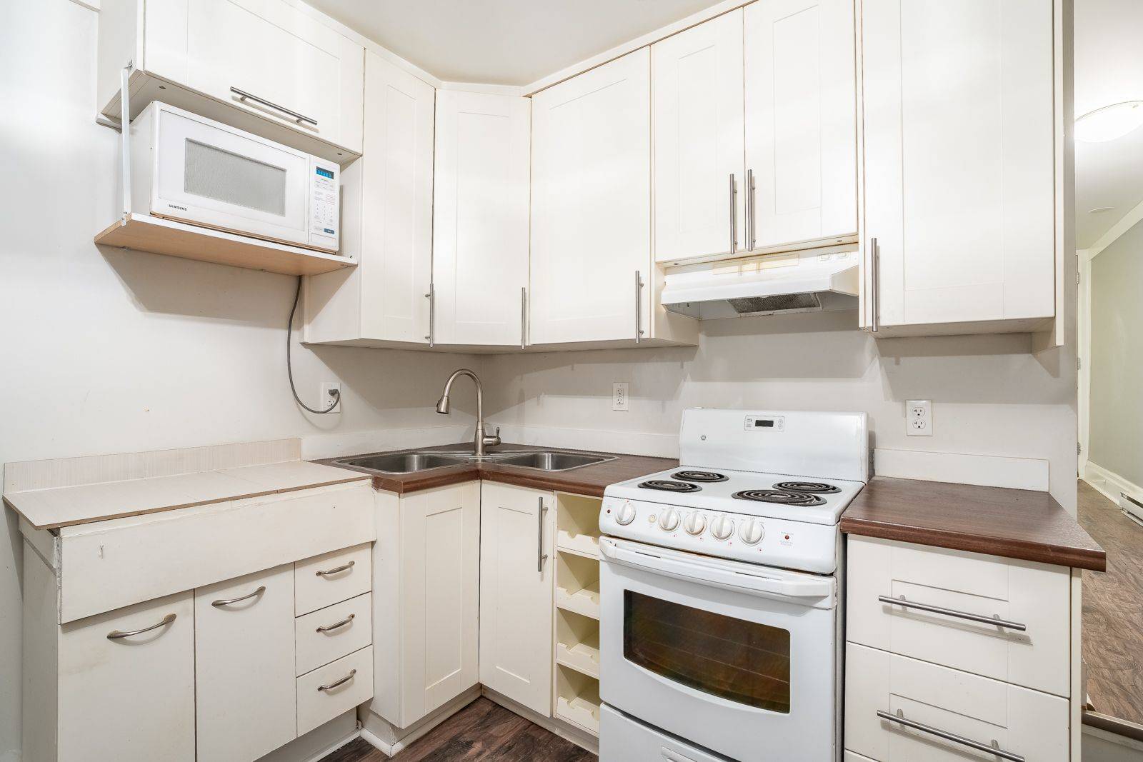 Toronto E02, ON M4L 3B3,115A Coxwell AVE #Lower