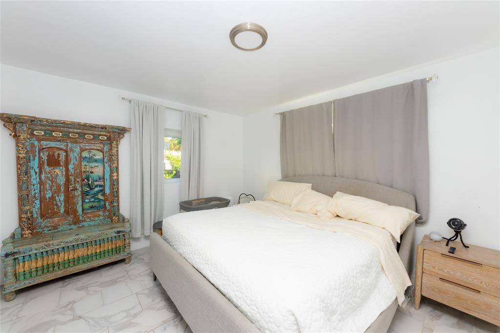 North Miami, FL 33168,425 NW 122nd St