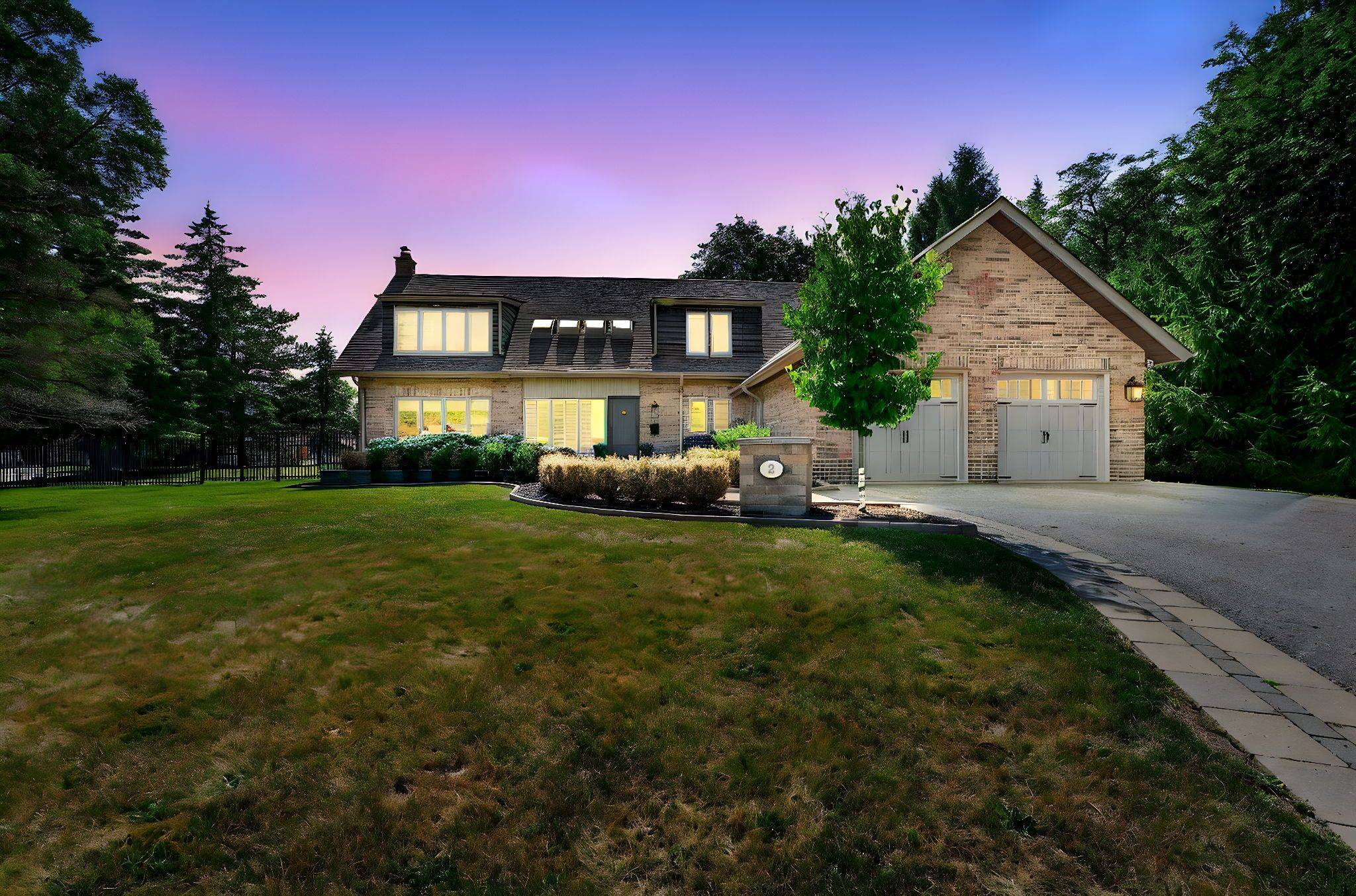 King, ON L7B 1C1,2 Aukland LN