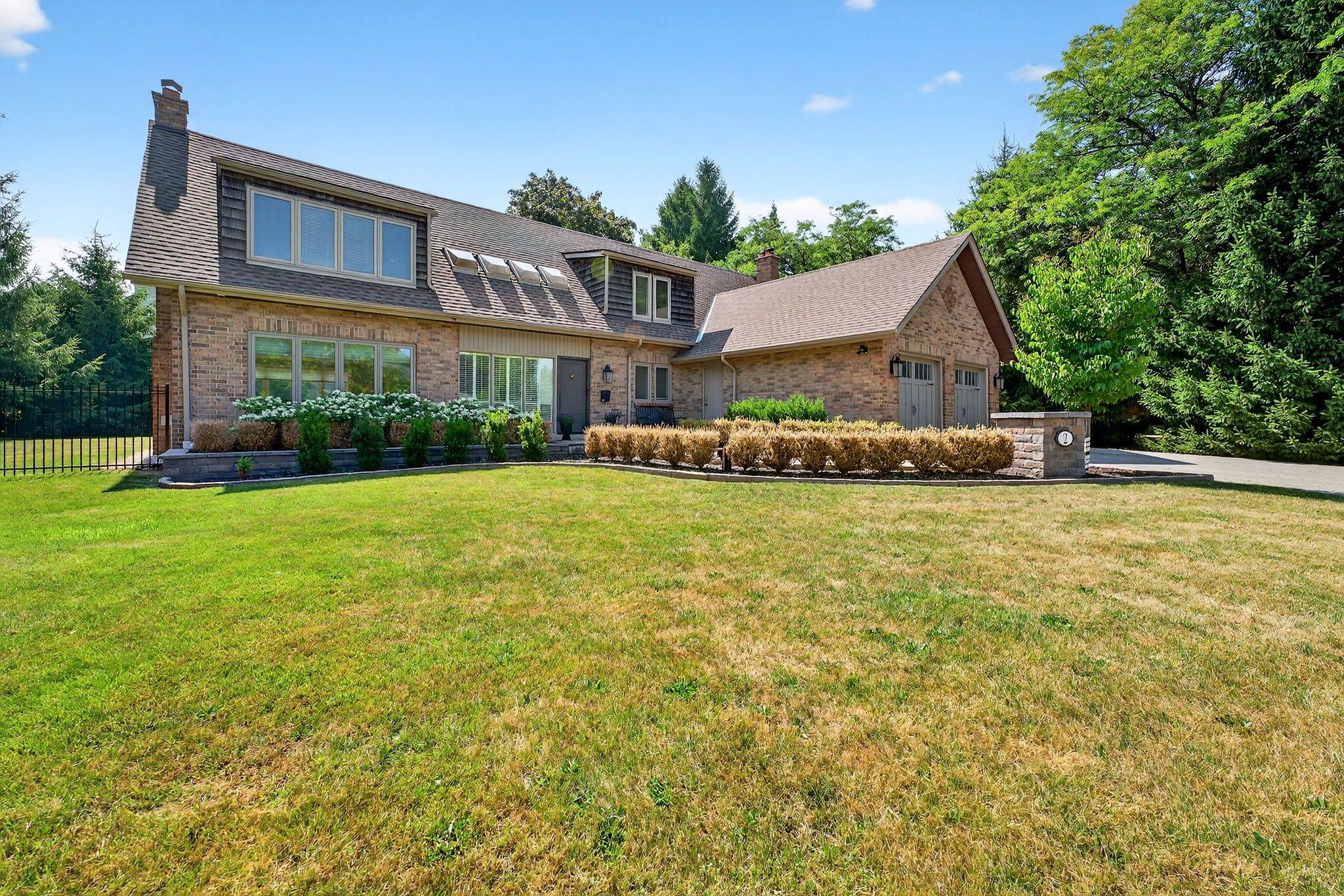 King, ON L7B 1C1,2 Aukland LN