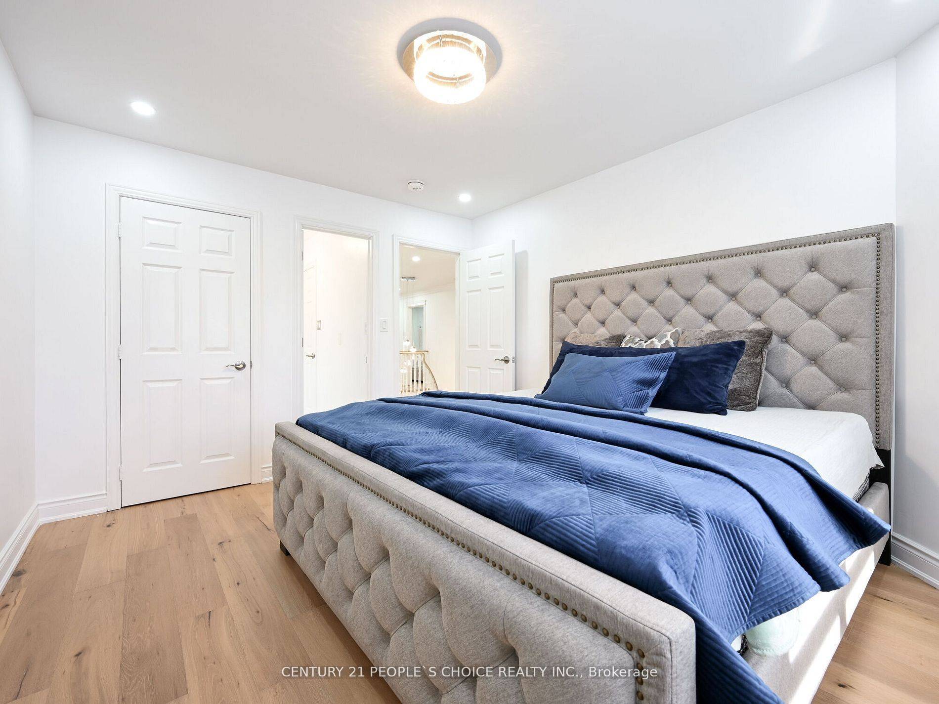 Mississauga, ON L5N 5W8,6008 Grossbeak DR #(Short Term)