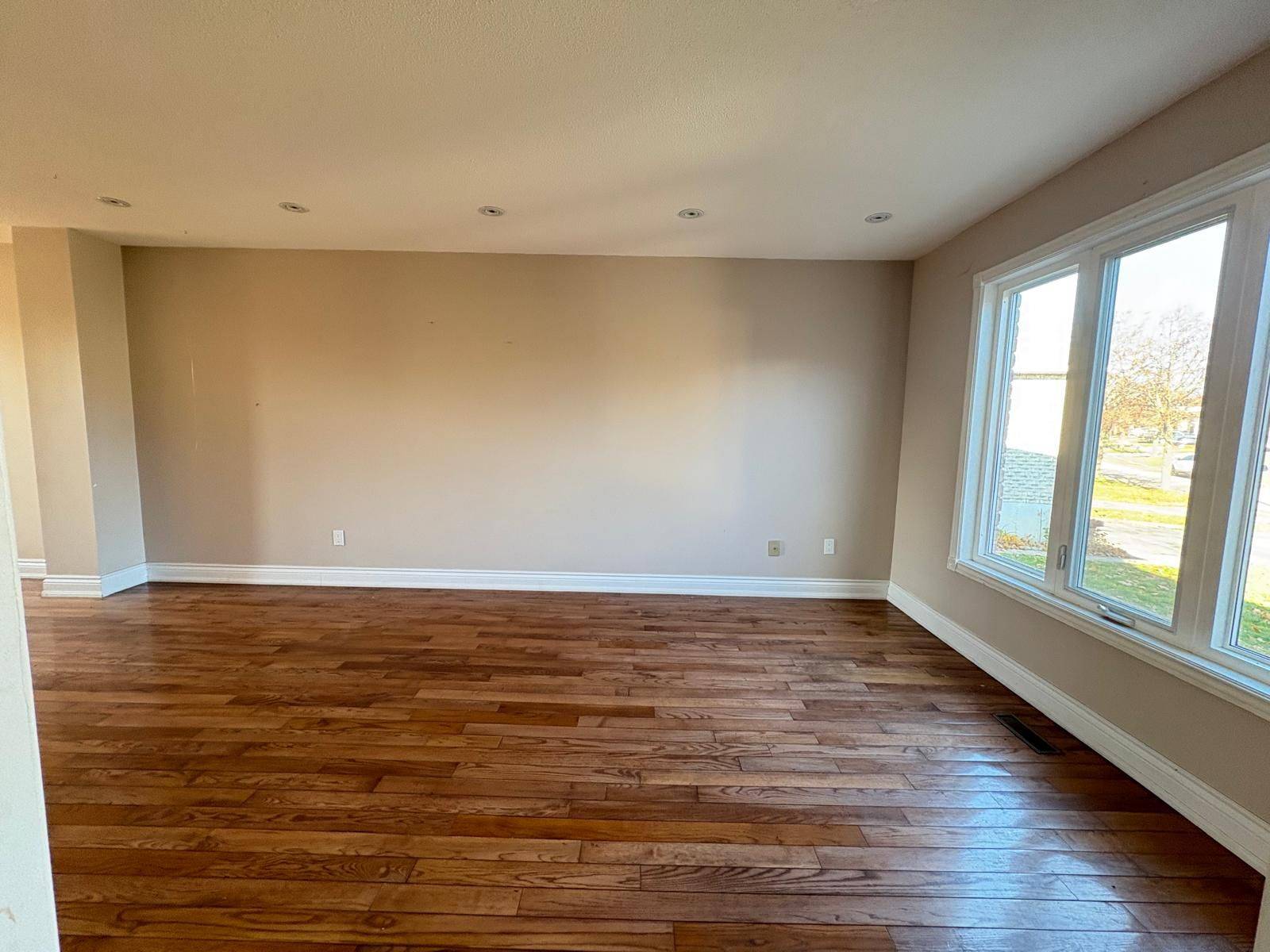 Pickering, ON L1X 2H8,2364 Strathmore CRES