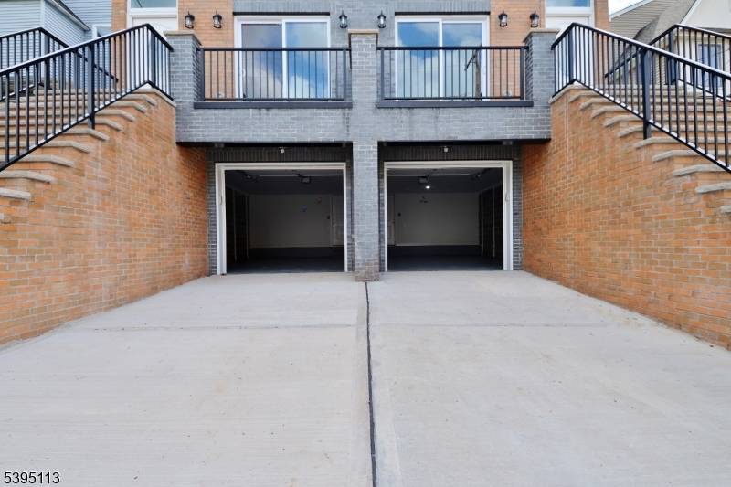 Bayonne City, NJ 07002,92 W 6Th St