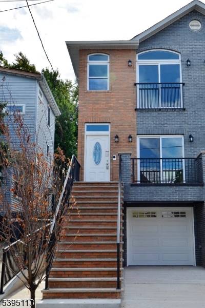 Bayonne City, NJ 07002,92 W 6Th St