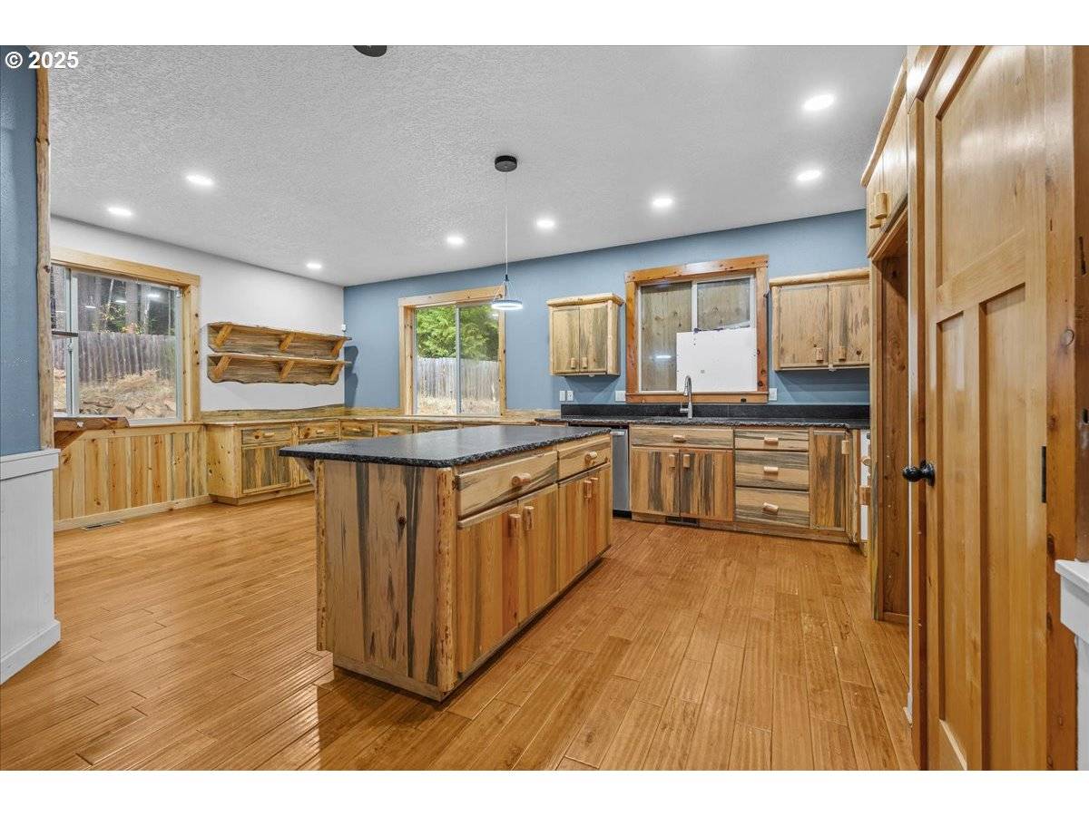 39577 SE KITZMILLER RD, Eagle Creek, OR 97022