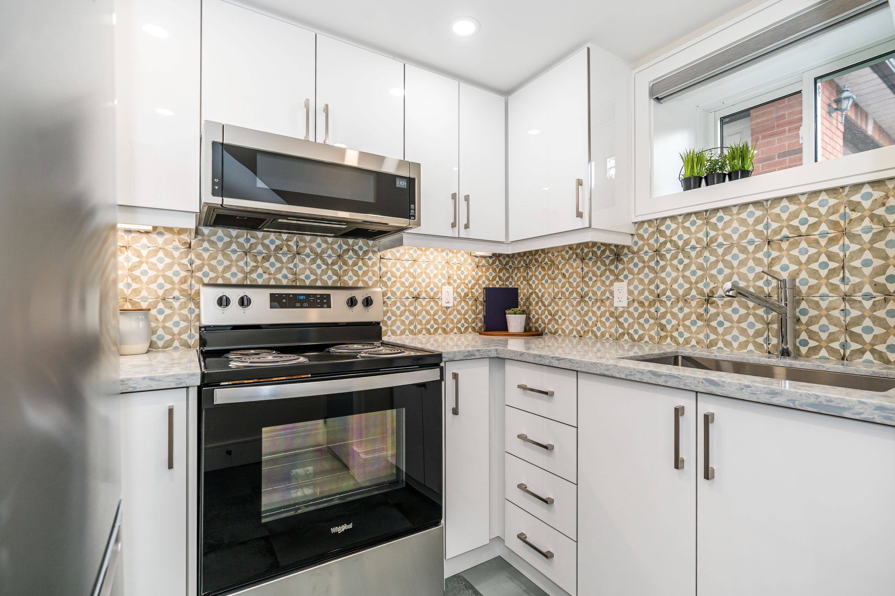 Toronto C01, ON M6H 2Y7,202 Rusholme RD #House