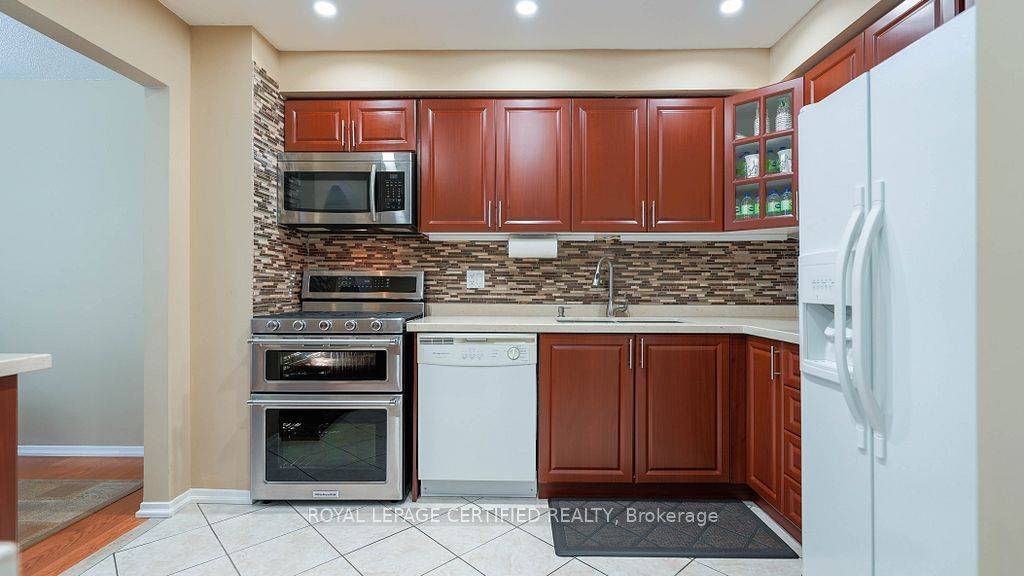 Mississauga, ON L5N 5B8,7242 Corrine CRES