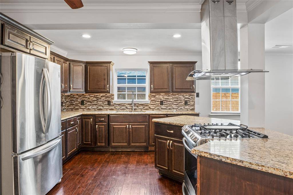 Dallas, TX 75211,3338 Falls Drive