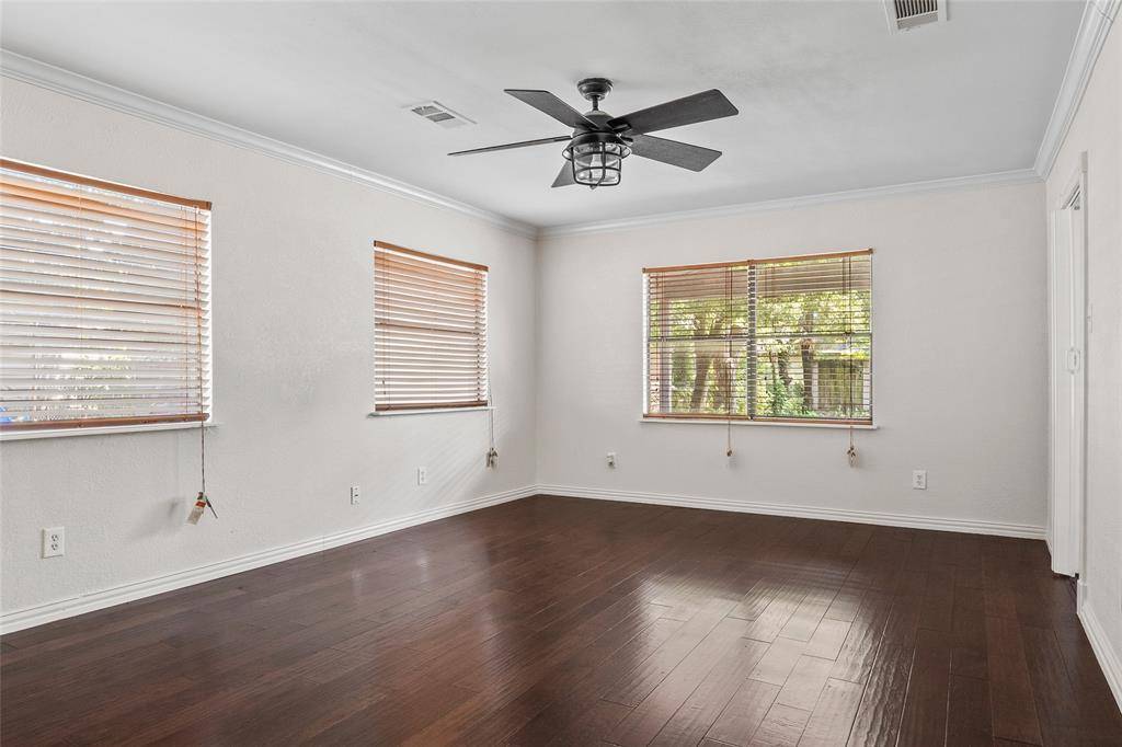 Dallas, TX 75211,3338 Falls Drive